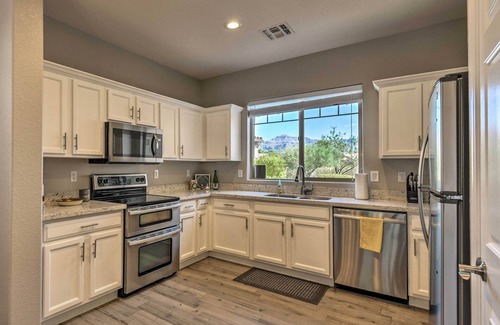 Gold Canyon House | Unforgettable Gold Canyon Retreat with Scenic Mountain Views