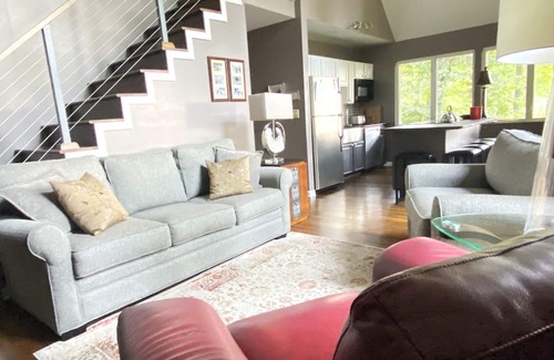 Fairview Ski Chalet | Serenity with Hot Tub & WiFi - Top Guest Rated Retreat!
