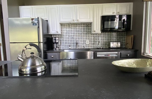 Fairview Ski Chalet | Serenity with Hot Tub & WiFi - Top Guest Rated Retreat!