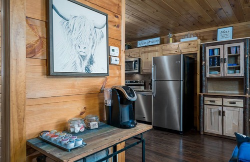 Williamstown Cabin | Inviting Mountain Retreat with Hot Tub & Fire Pit Near Blue Ridge