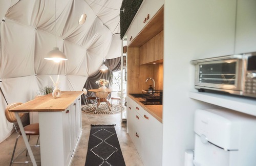 Hobart Apartment | Enchanting Mtn View Dome with Heated Plunge Pool & Spa