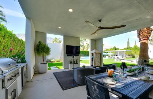 Palm Springs House | Idyllic Palm Springs Home with Scenic Views & Poolside Fun