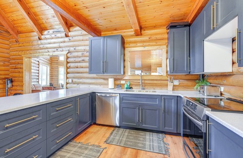 Mammoth Creek Cabin | Mtn Views & Fall Colors: Panguitch 1-Acre Estate!