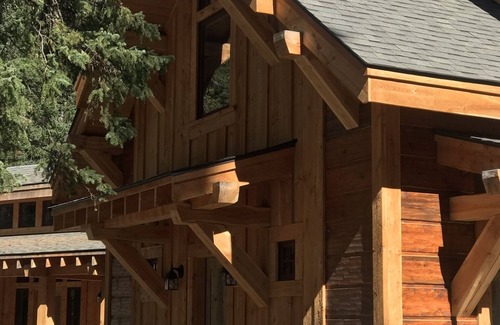 Cooke City-Silver Gate House | Indulgent Getaway at MTNLUX Loft with Sauna & Hot Tub