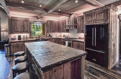 Cooke City-Silver Gate House | Relaxing Refuge Creekside with Sauna & Hot Tub Amenities