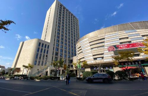 Huaihai Road Commercial Area Apartment | Convenient Shanghai Hills & XING 5732 Homestay Near Metro