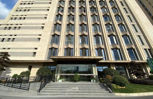 Huaihai Road Commercial Area Apartment | Convenient Shanghai Hills & XING 5732 Homestay Near Metro