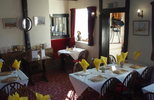 Alfold Hotel | Discover Mucky Duck Inn: 4-Star Stay with Pet-Friendly Perks