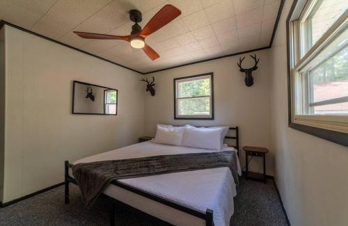Cheboygan House | Unwind at Mud Creek Cottage: Pet-Friendly Retreat Awaits