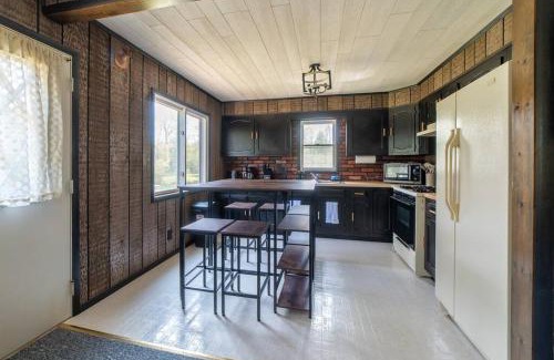 Cheboygan House | Unwind at Mud Creek Cottage: Pet-Friendly Retreat Awaits
