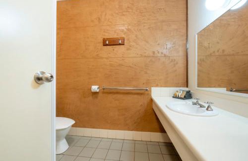 Coober Pedy Hotel | Discover the Mud Hut Motel: A 4-Star Family Retreat