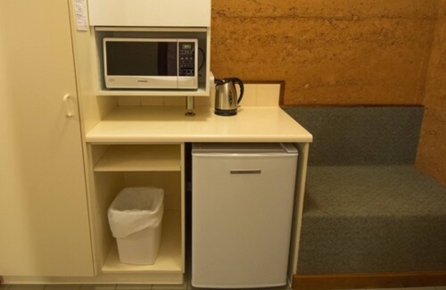 Coober Pedy Hotel | Relax at Mud Hut Motel - Rated 9.4 with Family Amenities