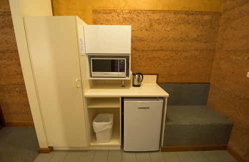 Coober Pedy Hotel | Relax at Mud Hut Motel - Rated 9.4 with Family Amenities