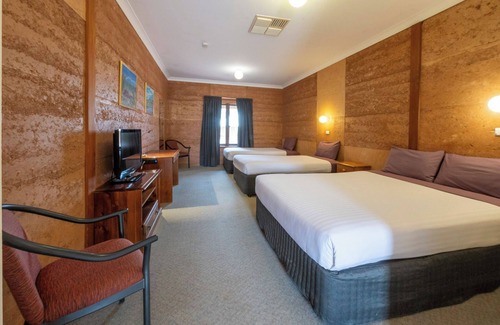 Coober Pedy Hotel | Relax at Mud Hut Motel - Rated 9.4 with Family Amenities