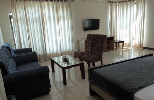 E-11 Sector House | Inviting Mudan Regency Guest House with Family-Friendly Perks