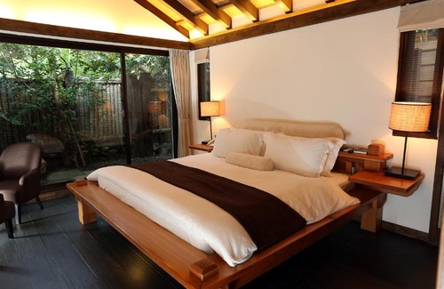 Mudan Hotel | Relax at Mudanwan Villa: 4-Star Retreat with Pool & Breakfast