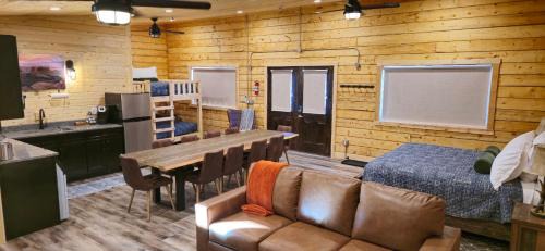 Hanksville House | Pet-Friendly Cabins in Hanksville, Utah - Rated 9.4/10