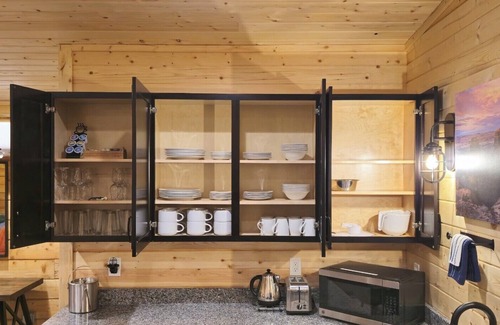Hanksville Cabin | Pet-Friendly Retreat at Muddy Creek Mining Company