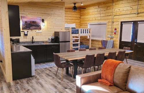 Hanksville Cabin | Pet-Friendly Retreat at Muddy Creek Mining Company