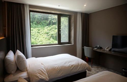 Dong-Gu Hotel | Comfortable Stay at Mudeung Park Hotel with Spa & Breakfast