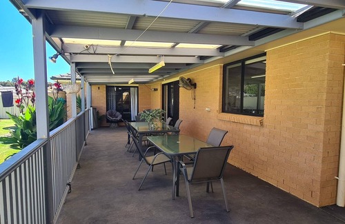 Central Mudgee House | Family-Friendly Guest House in Mudgee with Ocean View