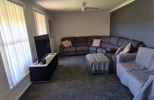 Central Mudgee House | Family-Friendly Guest House in Mudgee with Ocean View