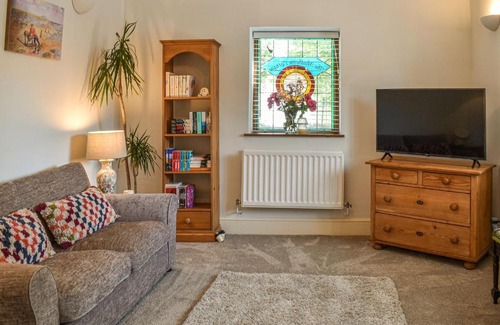 Fiddington House | Discover Mudhorse Cottage: Pet & Child Friendly Getaway