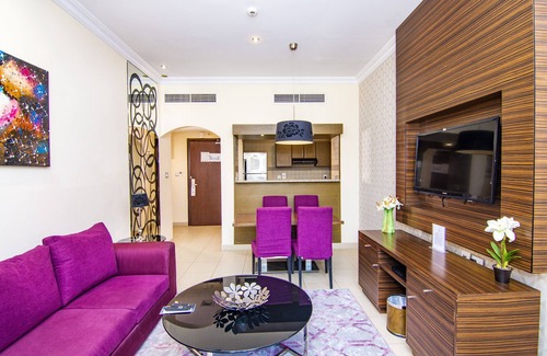 Ras Al Khaimah Apartment | Relaxing Mughal Suites with Pool and Ocean Views Await