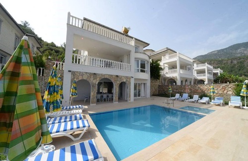 Alanya Villa | Villa Ozen: Breathtaking Sea & Nature Views Await