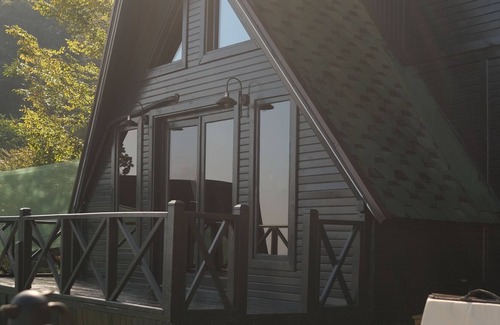 Ilmiye Cabin | Scenic Lake Views Just 6 Mins from the Beach!