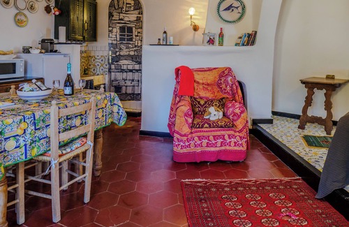 Vernazza Apartment | Explore Muin a Ventu Historical Tower with Pool & Dining