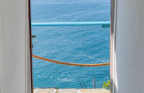 Vernazza Apartment | Explore Muin a Ventu Historical Tower with Pool & Dining
