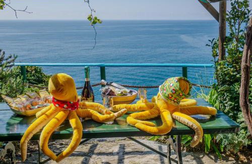 Vernazza Apartment | Experience Muin a Ventu Historical Tower with Ocean Views