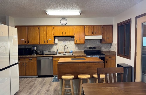 Mendenhall Valley House | MUIR Totem Comfy Home in Juneau Valley