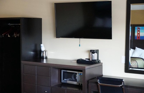 Almonte Hotel | Experience Muir Woods Lodge: Family-Friendly and Cozy