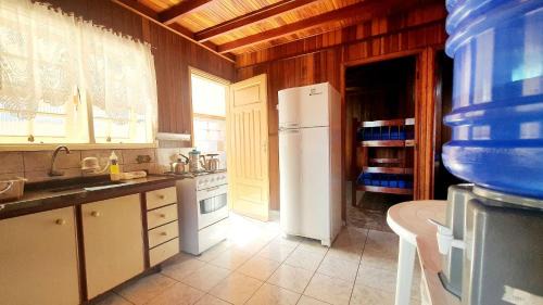 Tupy House | Spacious Retreat with Pool, BBQ & Entertainment Amenities