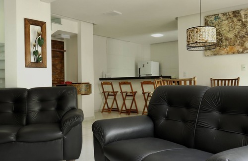 Pereque-Mirim House | Cozy Getaway with Pool, Spa & Beach Access Just Steps Away