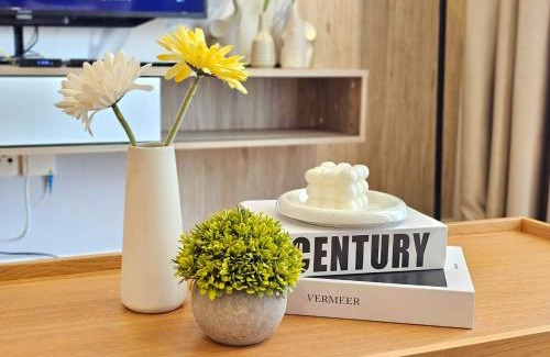 Puchong Apartment | Stylish Muji Home with Balcony & Pool View in Cyberjaya