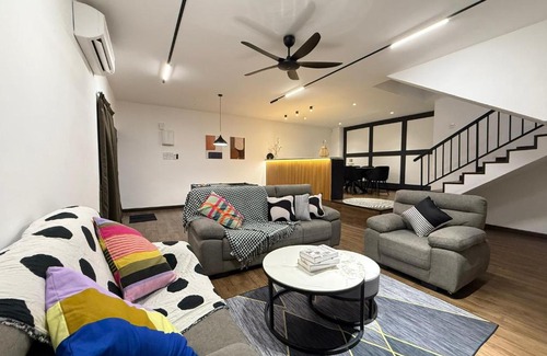 Kuantan House | Mujito3 4BR 16PAX InTown, PoolTable, PS4, Netflix