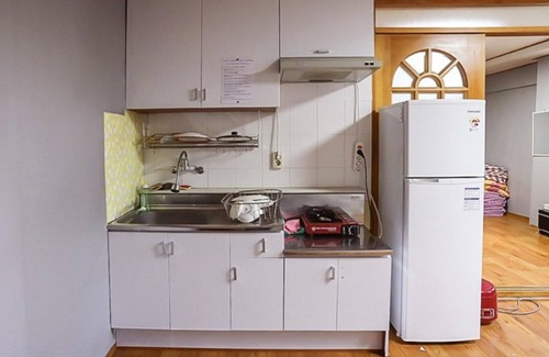 Samgong-ri House | Cozy Muju Gwibinsanjang Pension with Pool & Family Amenities