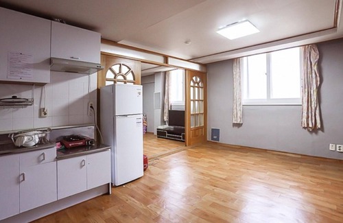 Samgong-ri House | Cozy Muju Gwibinsanjang Pension with Pool & Family Amenities