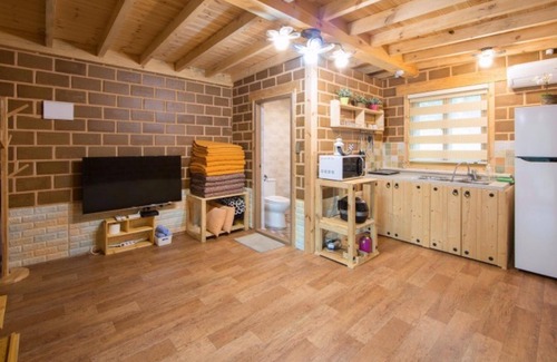 Seolcheon-myeon House | Eco-Friendly Muju Heukjip Jeongwon Pension - 10/10 Rated!