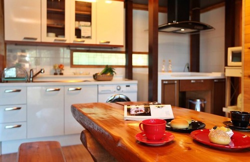 Seolcheon-myeon Condo | Welcoming Muju Naos Pension: Family-Friendly with Breakfast