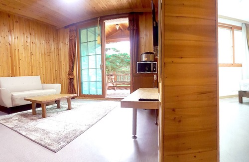 Seolcheon-myeon Hotel | Discover Muju Resortel: Family-Friendly & Accessible Retreat