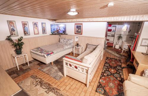 Larsmo Apartment | Charming Mukava Kellarihuoneisto with Sauna & Hot Tub