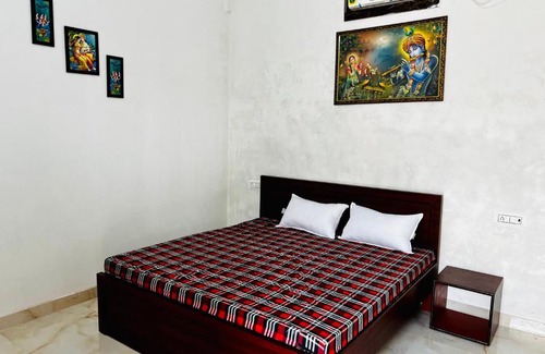 Barsana House | Welcoming Mukhiya Ji Kripa Nikunj: Family-Friendly Stay