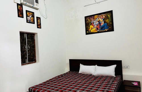 Barsana House | Welcoming Mukhiya Ji Kripa Nikunj: Family-Friendly Stay