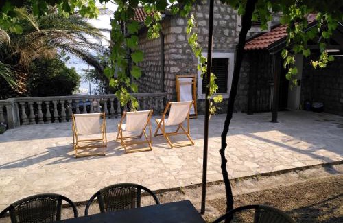 Orahovac House | Beachside Retreat: Muki's House, Steps from the Ocean