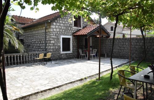 Orahovac House | Beachside Retreat: Muki's House, Steps from the Ocean