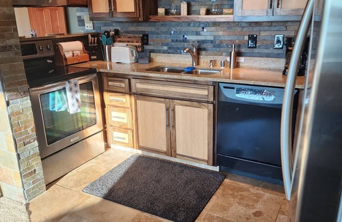 Mukilteo House | Stunning Mukilteo Bluff Apartment with Ocean and Mountain Views